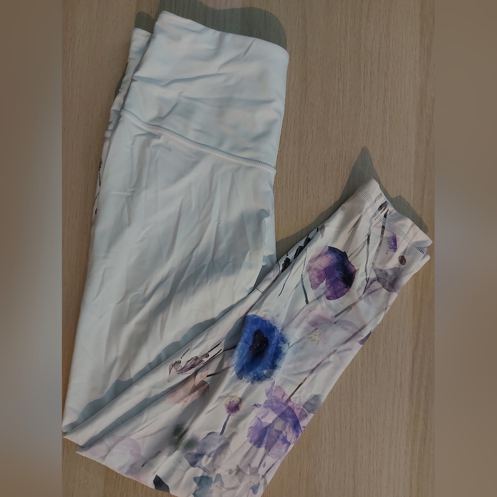 Victoria Sport white floral print leggings